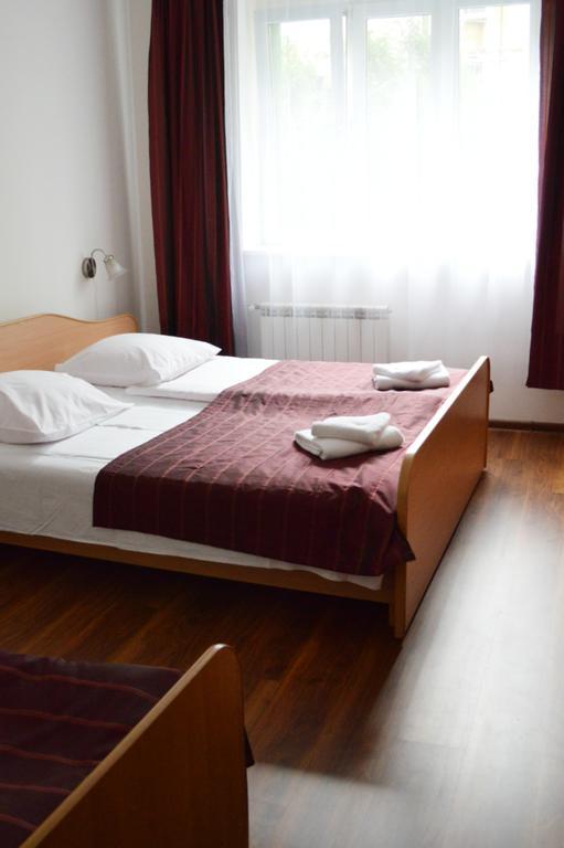 Hotel Monika Краков Экстерьер фото