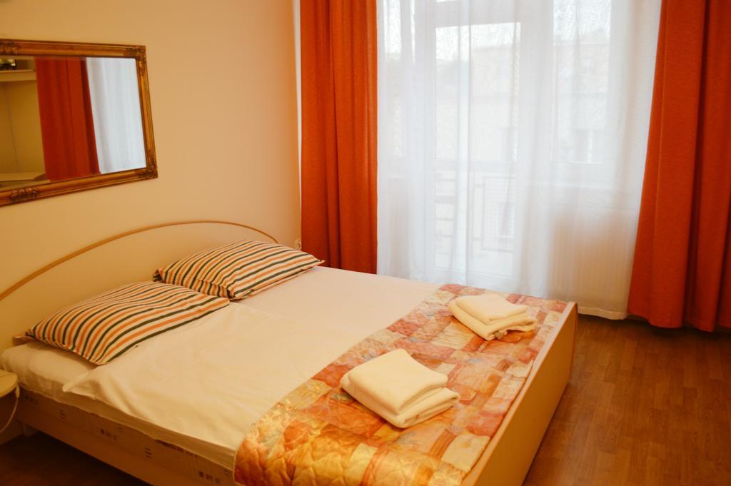 Hotel Monika Краков Экстерьер фото