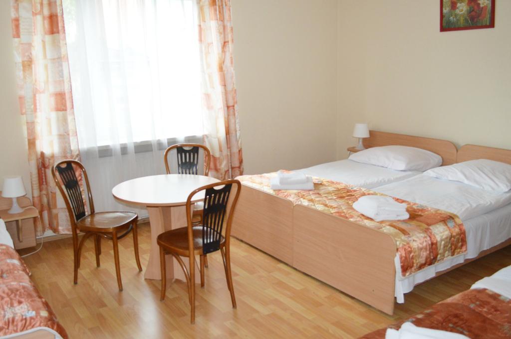 Hotel Monika Краков Экстерьер фото