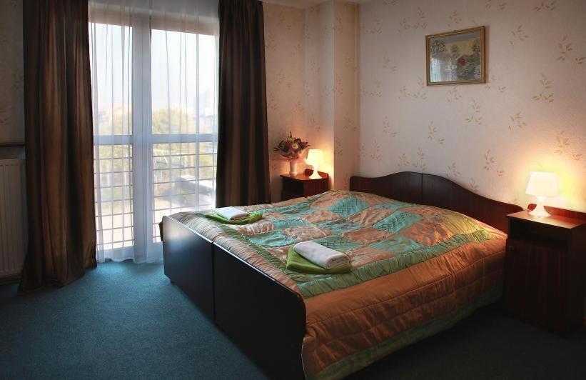 Hotel Monika Краков Экстерьер фото